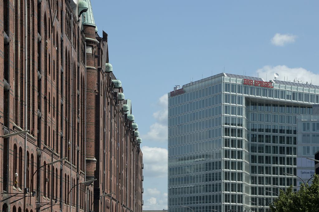 Historisches Gebäude und Neubau vom Spiegel Verlag Hamburg