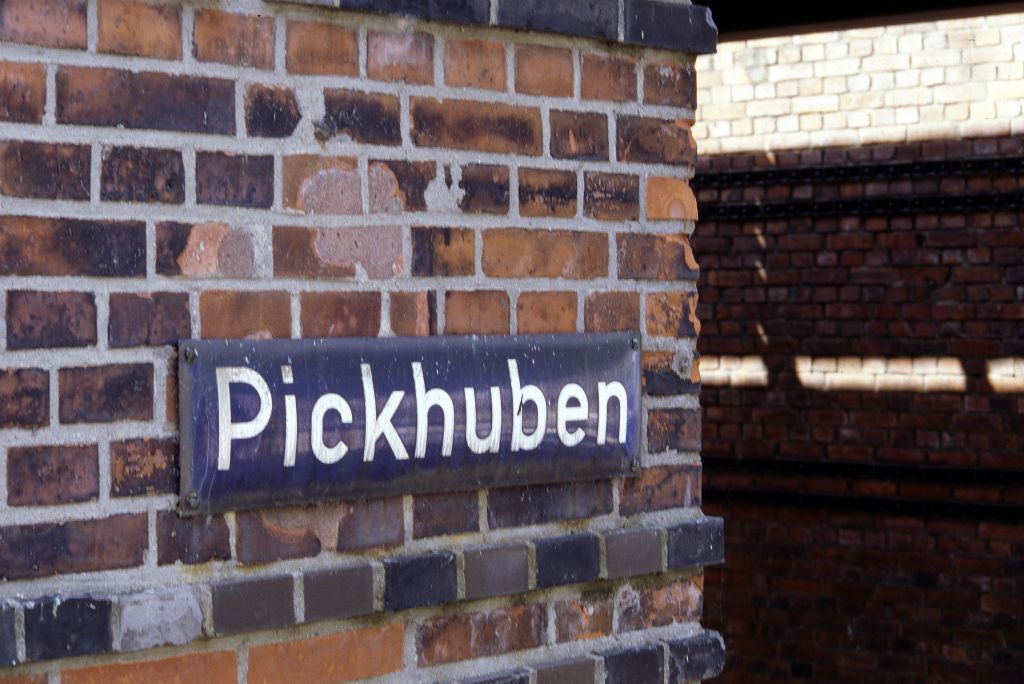 Speicherstadt, Hamburger Bachstein, Schild Pickhuben | historische Speicher, Laeger, Fleete